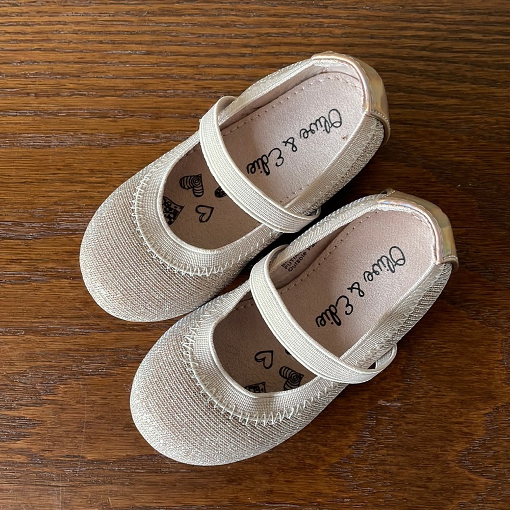 Gold dress shoes. Size 5.